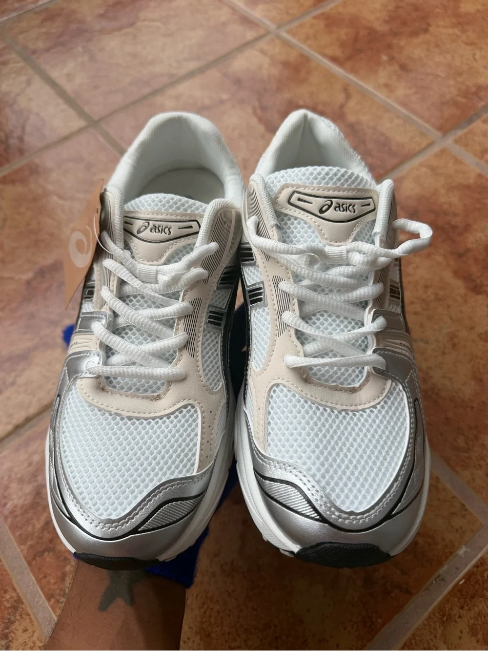 Size 9 Men’s And Women’s 10.5 - Asics Gel Kayano 14 White and Silver Cream - Picture 2 of 7